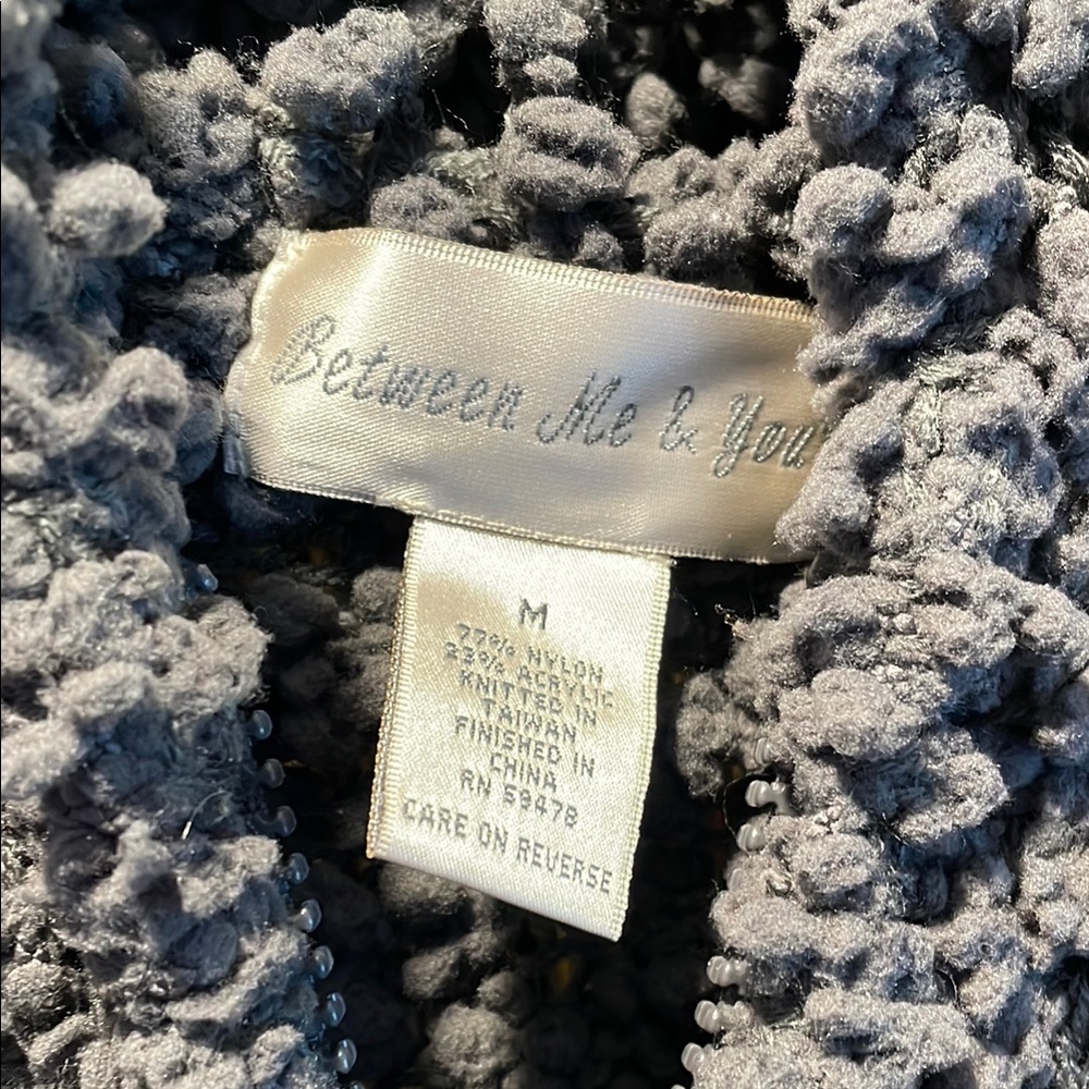 Cozy Gray Textured Women's Sweater - Picture 2 of 3
